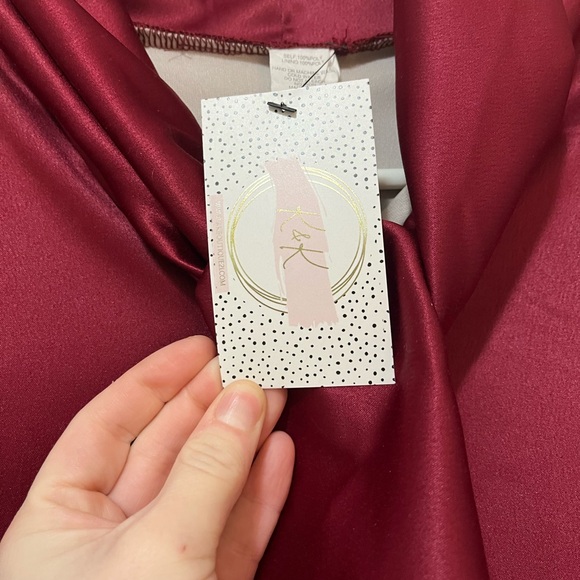 Elegant Red Midi Dress with Bow - Picture 7 of 9